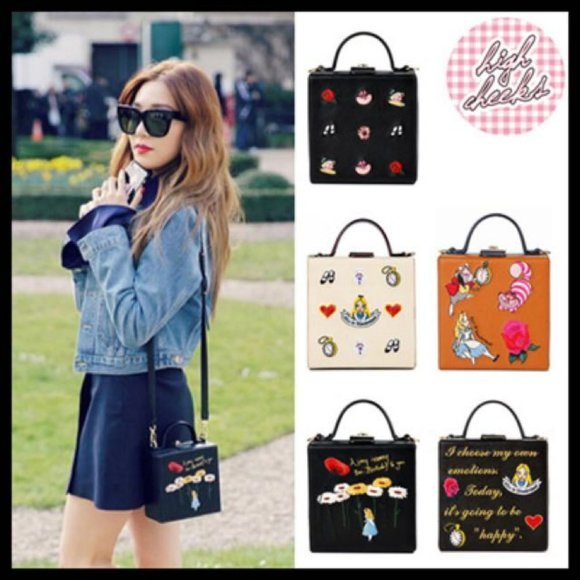 High Cheeks x Disney Alice in Wonderland Pattern Trunk Purse - Picture 5 of 16